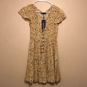 Sundance Muse size 4 yellow floral